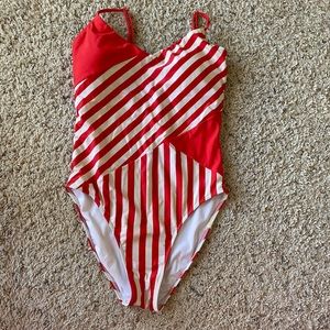 Summersalt one-piece swimsuit.  Size 8.